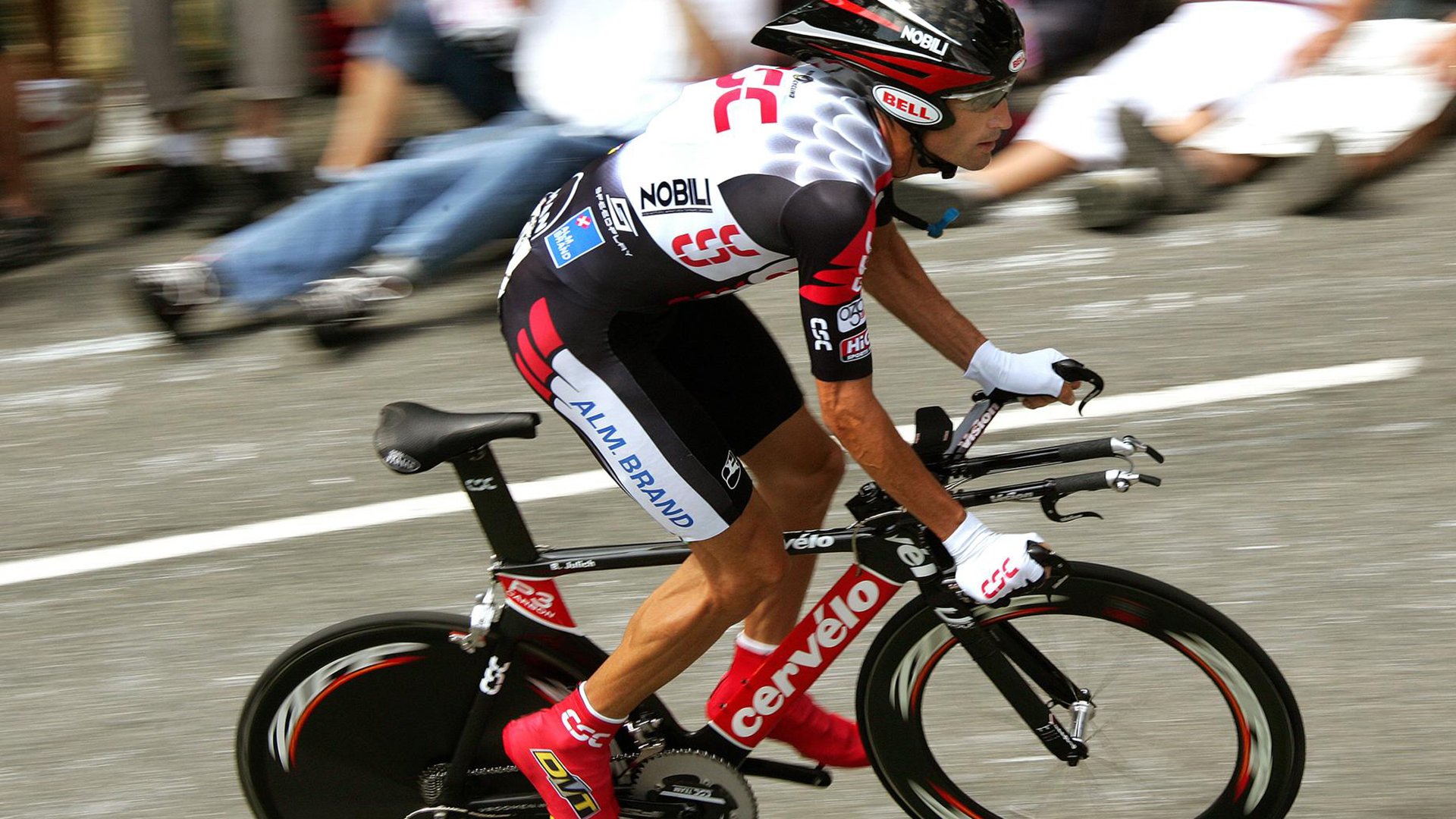 麦肯齐：作为全黑队的后卫，他的速度与技术为球队带来强大动力